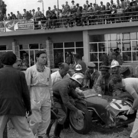 Jim a tapé sur le circuit de Boavista au Portugal, la voiture sera réparé et il connaitra son premier podium !
© Bernard Cahier Archives